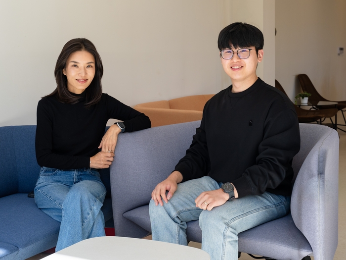 이은지 교수(왼쪽), 윤준연 학생(박사과정).
