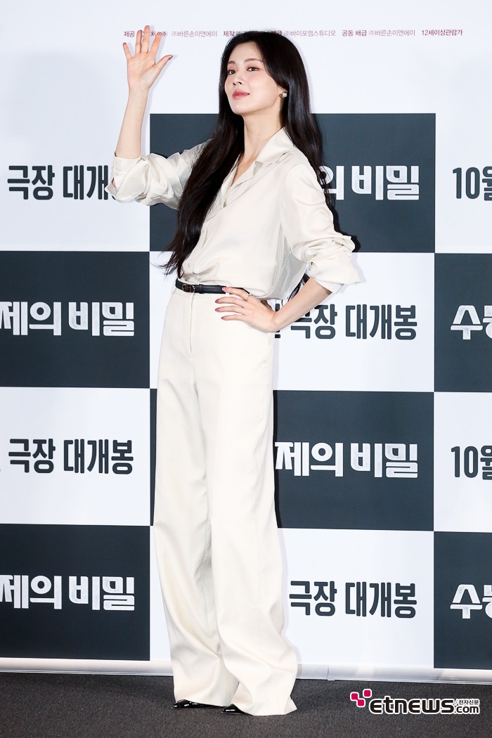 [ET포토] 이선빈,, '포즈는 분위기 있게'