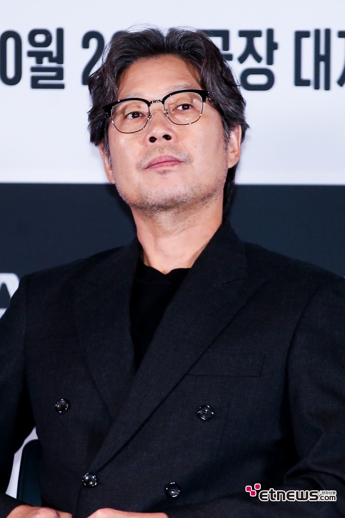 [ET포토] 유재명, '탁월한 멋짐'