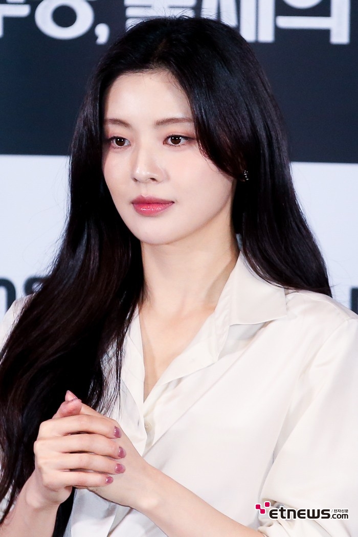 [ET포토] 이선빈, '비 현실적인 하얀 피부톤'