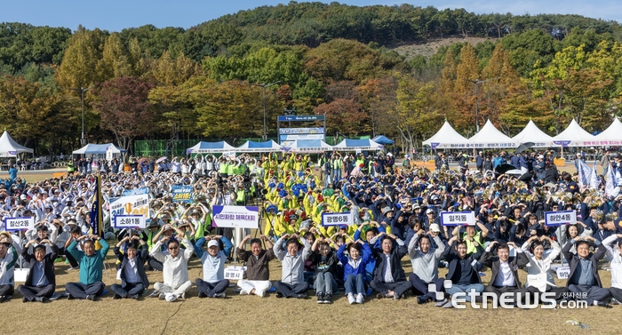 줄 당기고 계주 뛰고…광명시민 2000여 명 함께한 가을날 생일잔치