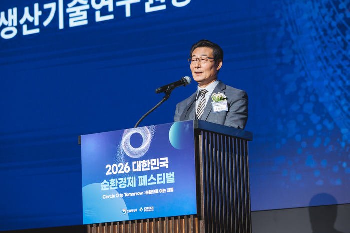 개회사를 하고 있는 손웅희 한국생산기술연구원장