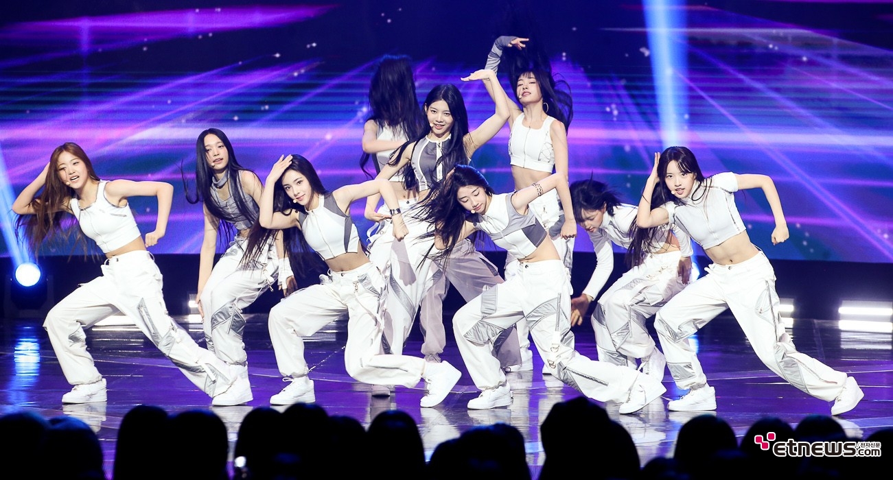 [ET포토] A2O, 라이트 '이수만이 독립후 제작한 첫 아이돌'