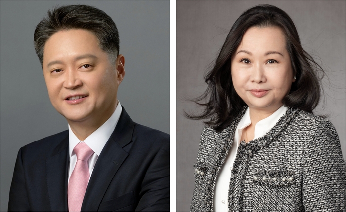 루크 강 월트디즈니 컴퍼니 아태지역 총괄 사장(왼쪽)과 캐롤 초이 아태지역 미디어 마케팅 및 로컬 콘텐츠 총괄(EVP).