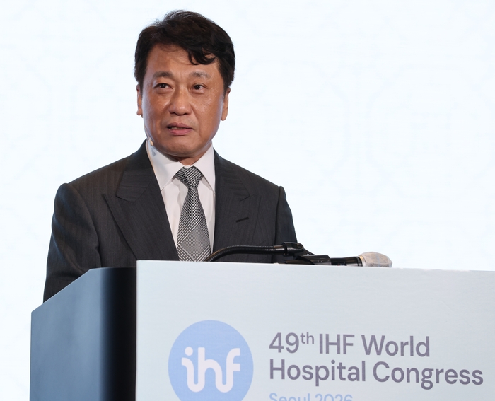 이왕준 대회 조직위원장(IHF 차기 회장)이 20일 서울 코엑스 마곡 컨벤션센터에서 개막한 제49차 국제병원연맹(IHF) 세계병원대회에서 인사말을 하고 있다. (사진=대한병원협회)