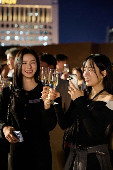 한성자동차 앰버서더 박진이 프로(왼쪽)가 한성 나이트 행사에 참가했다.