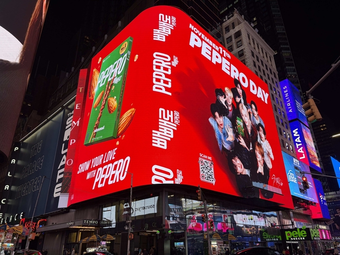 스트레이 키즈 빼빼로 뉴욕 타임스스퀘어 옥외광고. 〈자료 롯데웰푸드〉