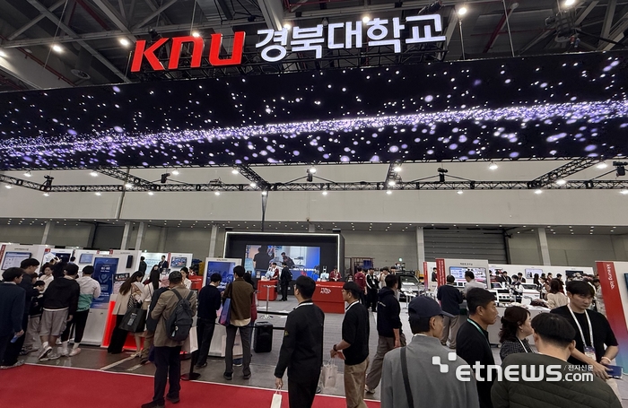 경북대가 FIX2026에서 70개 부스 규모의 단독관을 운영하고 있다.