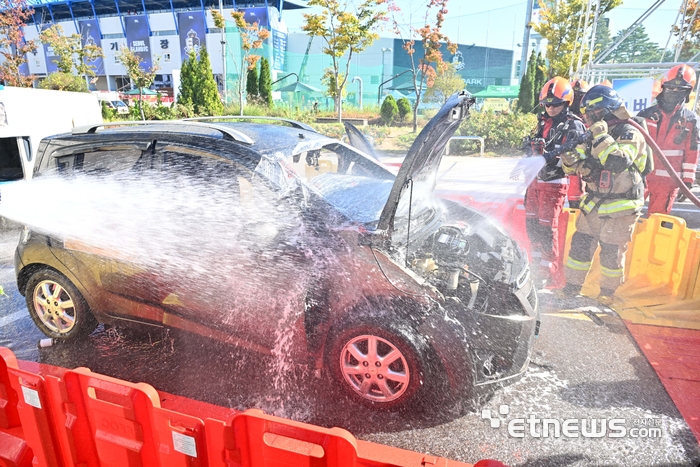 [포토] 전기차 화재발생 대응
