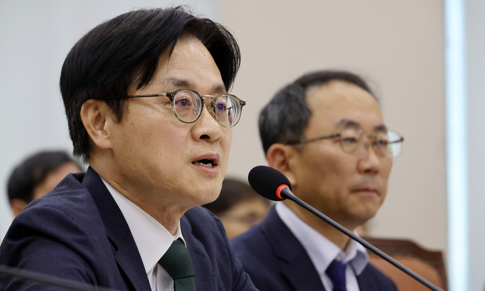 김정관 산업통상부 장관이 22일 국회 산업통상자원중소벤처기업위원회에서 열린 2026년도 종합 국정감사에 출석해 질의에 답하고 있다. 연합뉴스
