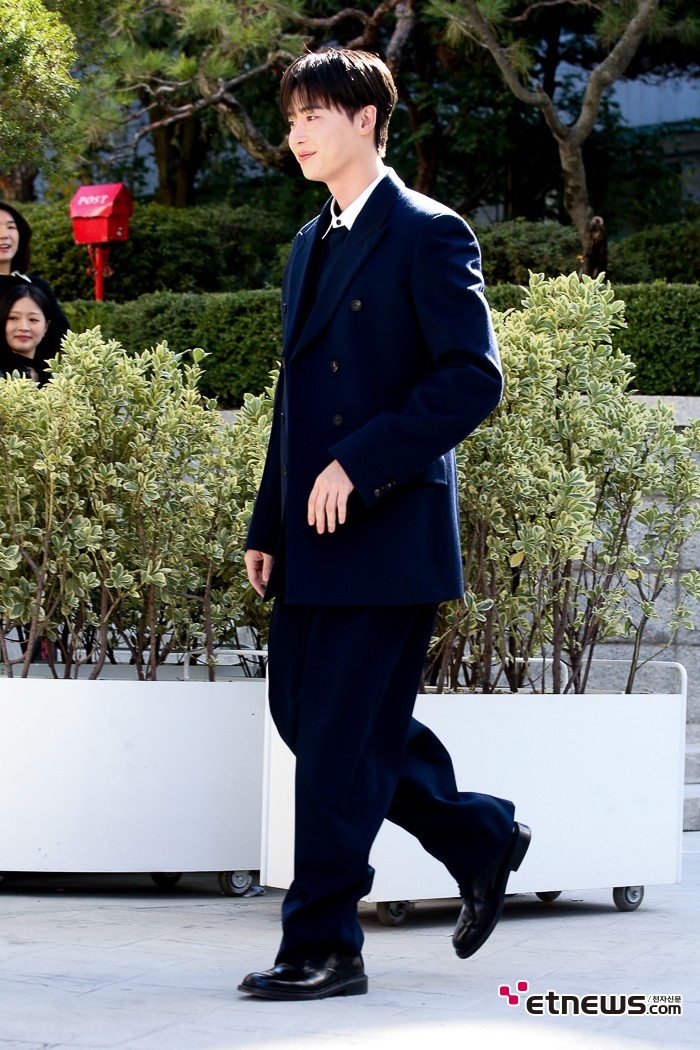 [ET포토] 이종석, '오전 햇살 맞으며'