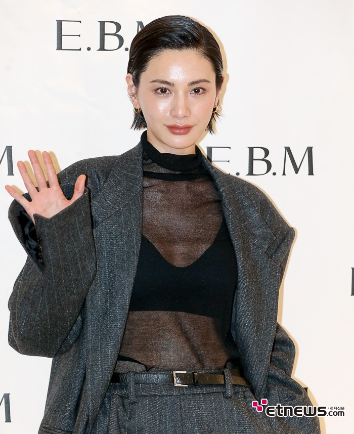 [ET포토] 나나, '시스루가 어울리는 바비인형'