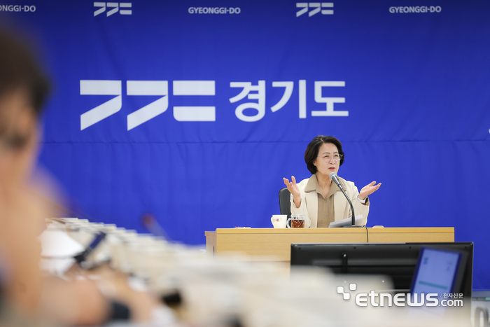 추미애 경기지사가 9월 22일 도청에서 실·국장 등 주요 간부 50명이 참석한 월간회의를 주재하며 재정교육과 재정위기 관리체계 구축 방안을 논의했다. 경기도 제공.