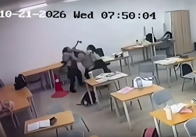 말레이시아의 한 국제학교에서 10대 학생이 여성 교사를 도끼로 공격하고, 당시 상황을 소셜미디어(SNS)를 통해 실시간으로 송출한 일이 벌어졌다. 사진=SCMP
