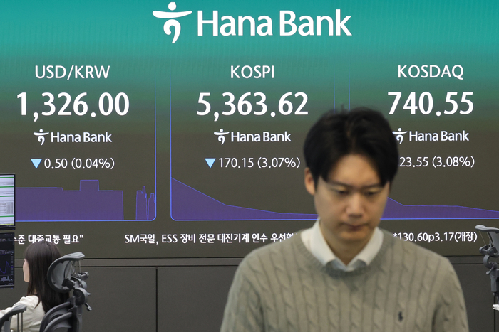 코스피 0.3% 오른 5550.30 상승 반전 마감…SK하이닉스 4%대 상승