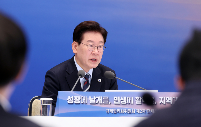 이재명 대통령이 23일 청와대에서 열린 규제합리화위원회 2차 전체회의에서 발언하고 있다. 연합뉴스