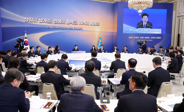 정부, 초광역특구법 제정·첨단산업 규제 혁파한다