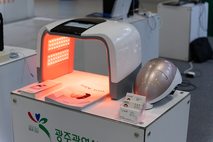 '2025 국제광융합산업전시회' 참가 업체 LED 조명 제품.