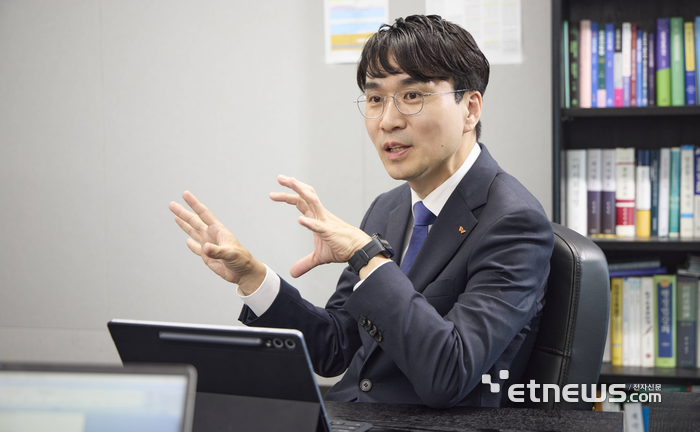 차호범 SK텔레콤 개인정보보호책임자(CPO)가 전자신문과 인터뷰를 진행하고 있다.