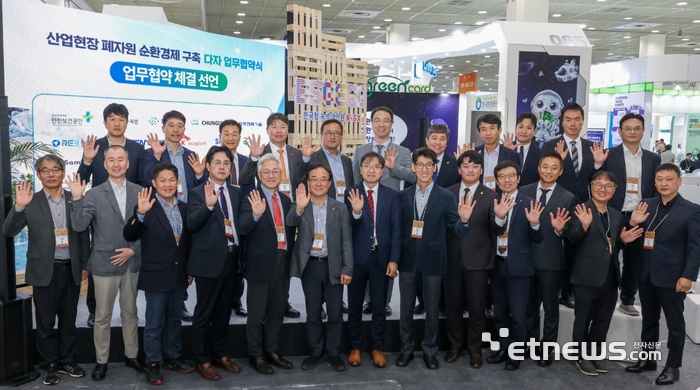 KCC, 전 사업장 폐안전모 기부…“자원순환 실천”