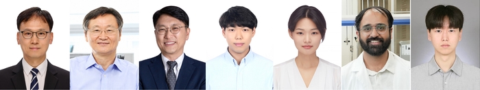 UNIST 연구팀(왼쪽부터 김진영 교수, 이재성 교수, 임한권 교수, 김재형 연구원, 이연정 연구원, 다르미쉬 한소라 연구원, 문종아 연구원)
