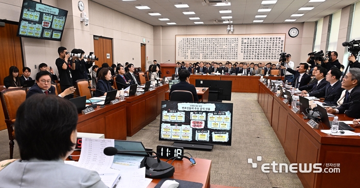 [포토] 고성 오가는 여야