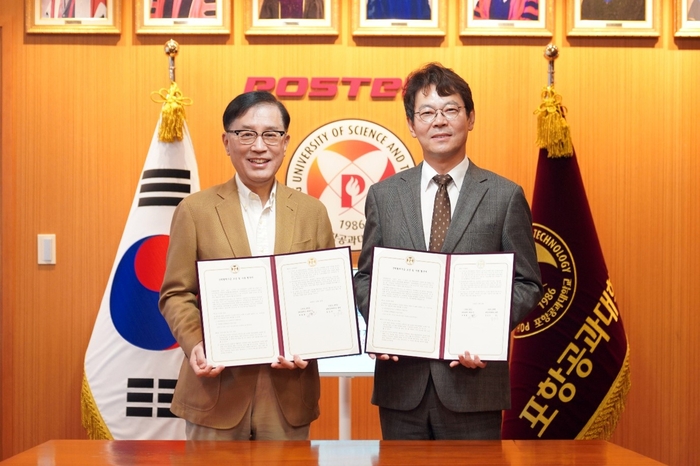 협약식 사진. 사진 왼쪽부터 김성근 포스텍 총장, 박종훈 뉴로메카 대표