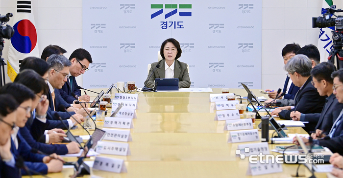 추미애 경기지사가 26일 북부청사에서 열린 10월 월간회의에 참석해 인사말을 하고 있다. 경기도 제공.