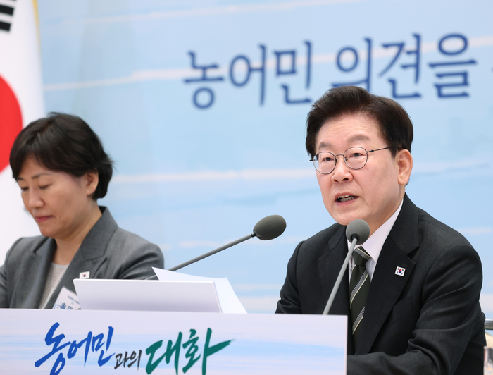 이재명 대통령이 26일 청와대에서 열린 농어민과의 대화 행사에서 발언을 하고 있다. 연합뉴스