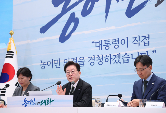 이재명 대통령이 26일 청와대에서 열린 농어민과의 대화 행사에서 발언을 하고 있다. 연합뉴스