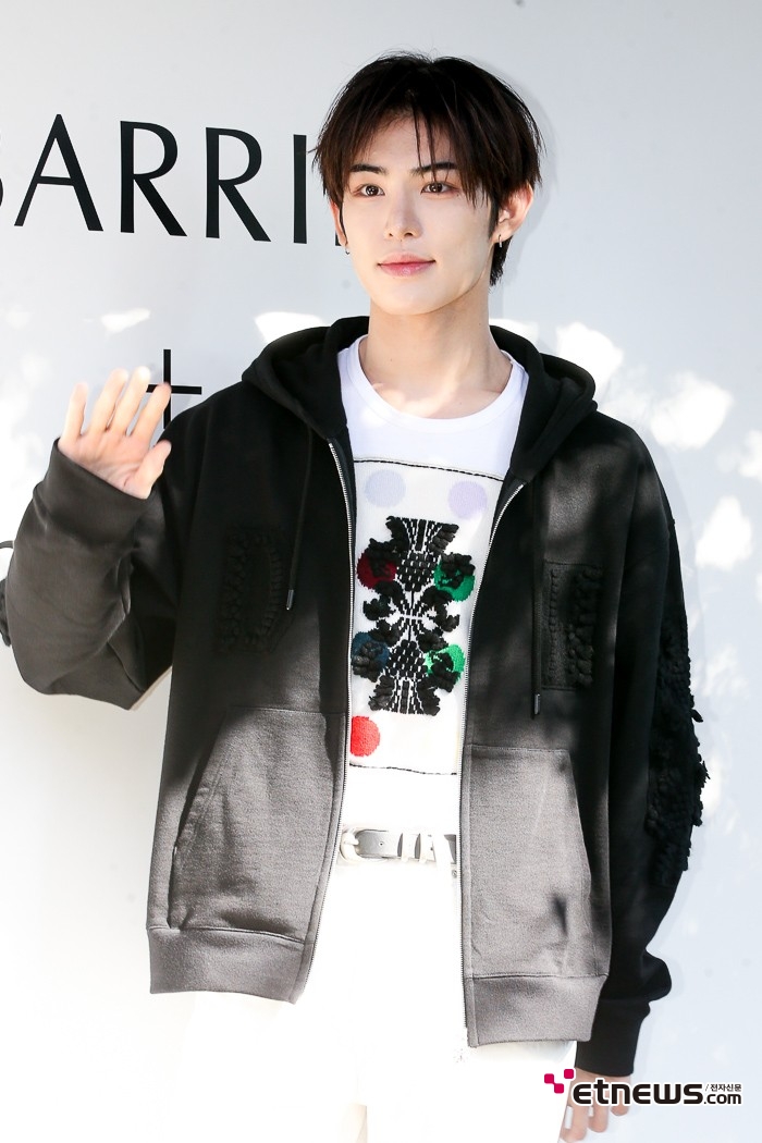 [ET포토] 킥플립 민제, '빛나는 잘생김'