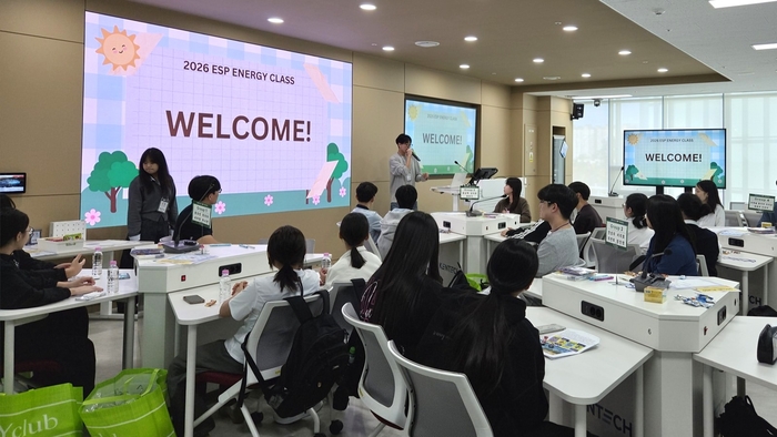 지난 14일 한국에너지공과대학교에서 진행된 '2026 KENTECH ESP 에너지교실'에 참가한 학생들이 수업에 참여하고 있다.