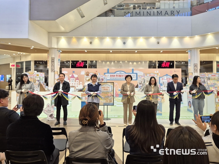 인천시와 인천TP가 22일 연수구 스퀘어원 중앙홀에서 '인천콘텐츠코리아랩(인천CKL) 캐릭터 팝업스토어'를 오픈했다. 인천시 제공.