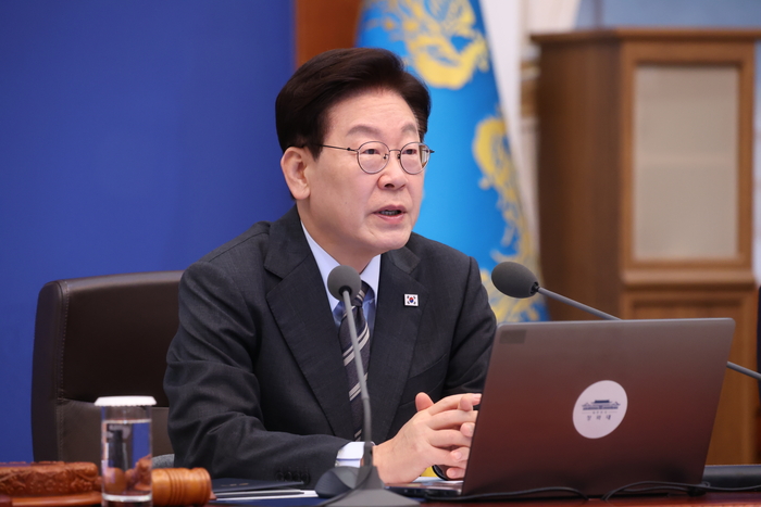 이재명 대통령이 27일 청와대에서 열린 국무회의에서 발언하고 있다. 연합뉴스