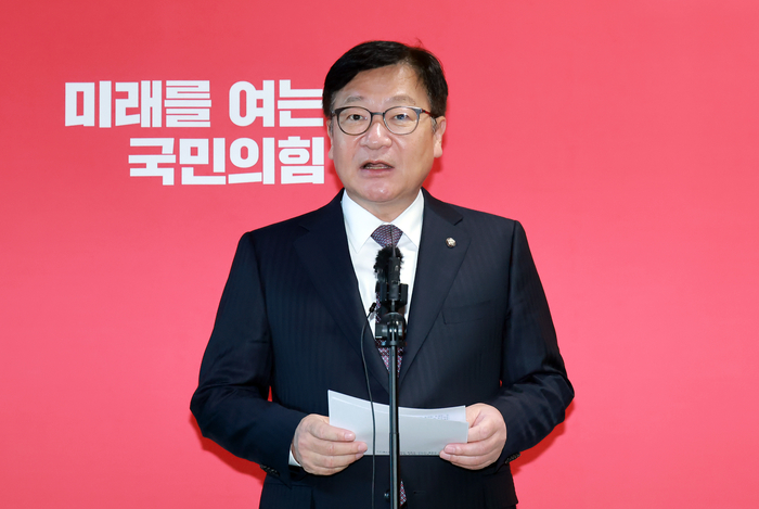 국민의힘 정점식 원내대표가 27일 국회에서 더불어민주당이 이날 의원총회를 통해 조희대 대법원장에 대해 제기된 각종 의혹들의 진상을 규명할 국정조사를 실시하기로 결정한 것과 관련해 입장을 밝히고 있다. 2026.10.27 연합뉴스