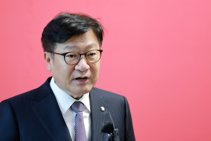 국민의힘 정점식 원내대표가 27일 국회에서 더불어민주당이 이날 의원총회를 통해 조희대 대법원장에 대해 제기된 각종 의혹들의 진상을 규명할 국정조사를 실시하기로 결정한 것과 관련해 입장을 밝히고 있다. 2026.10.27 연합뉴스