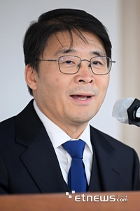 2026 스케일업팁스 정책포럼이 '코스닥 개편 시대, 기술 중소·벤처기업의 IPO 기회와 과제'를 주제로 28일 서울 여의도 중소기업중앙회에서 열렸다. 서주원 스케일업팁스협회장이 개회사를 하고 있다. 이동근기자 foto@etnews.com