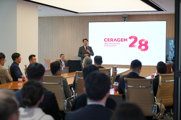 이경수 세라젬 대표가 창립 28주년 기념식에서 발언하고 있다.