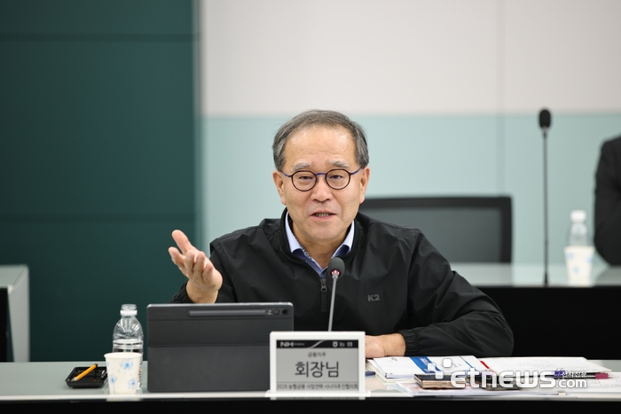 NH농협금융지주는 27일 서대문 본사 회의실에서 이찬우 회장을 비롯한 지주와 자회사의 사업전략·시너지 사업 담당 임직원이 참석한 가운데 '2026년 제2차 농협금융 사업전략·시너지 추진협의회'를 개최했다. 이찬우 회장이 회의를 주재하고 있다. [사진= NH농협금융지주 제공]