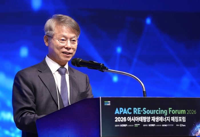 민형배 전남광주통합특별시장이 28일 웨스틴 조선 서울에서 열린 '2026 아시아태평양(APAC) 재생에너지 매칭포럼'에서 'RE100, 전남광주의 새로운 성장동력'을 주제로 기조연설을 하고 있다.