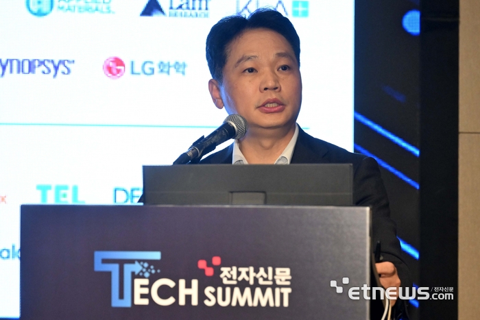 전자신문 테크 서밋 2026이 28일 서울 여의도 콘래드 호텔에서 열렸다. 고영성 램리서치코리아 부사장이 '미세 회로 공정의 주요 난제 해결'을 주제로 발표하고 있다. 김민수기자 mskim@etnews.com