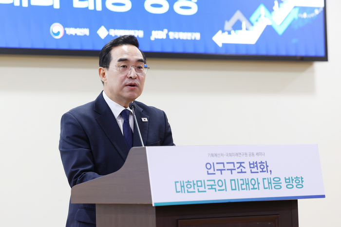 박홍근 기획예산처 장관이 10월 29일 오전 서울 영등포구 국회의원회관 제2소회의실에서 열린 '기획예산처-국회미래연구원 공동 세미나'에서 개회사를 하고 있다. (사진=기획예산처)