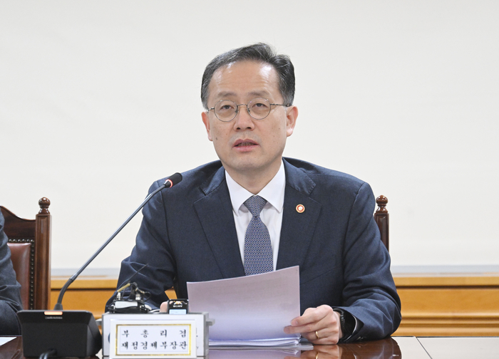 이형일 부총리 겸 재정경제부 장관이 10월 29일 서울 중구 은행연합회에서 열린 확대 거시경제금융회의를 참석, 모두발언을 하고 있다. (사진=재정경제부)