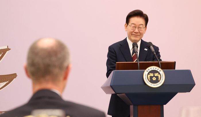 李대통령 지지율 39%…민주 35%·국힘 30%[한국갤럽]