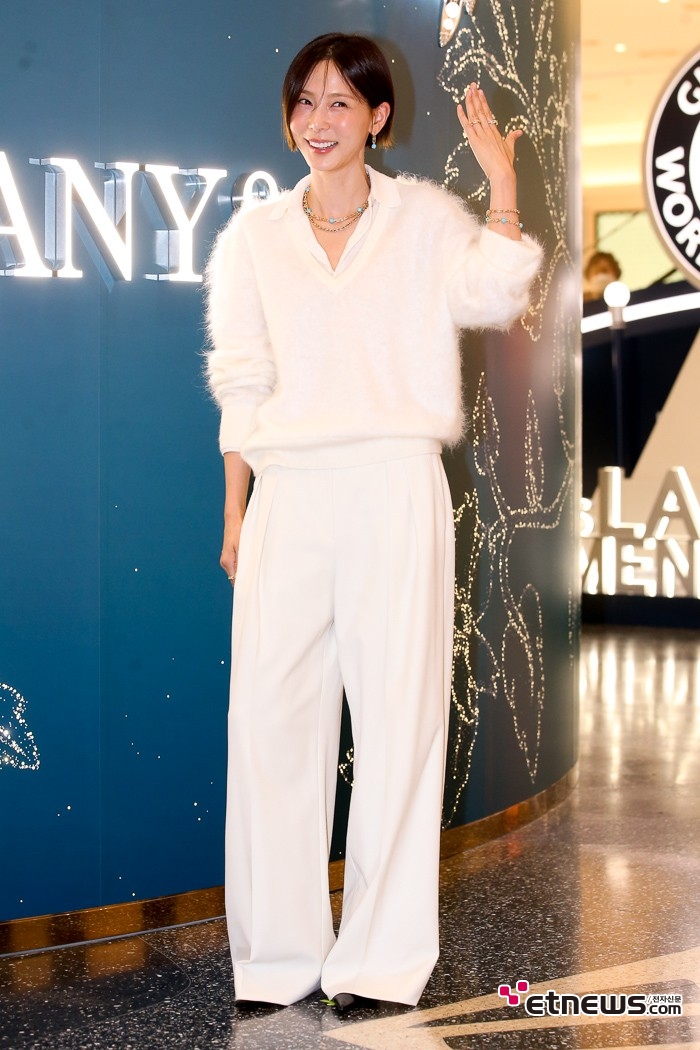[ET포토] 김나영, '디테일 살아있는 올 화이트'