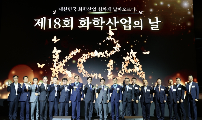 한국화학산업협회가 30일 서울시 서초구에 위치한 양재 엘타워 그랜드홀에서 '2026년 제18회 화학산업의 날'기념행사를 개최했다. 한국화학산업협회 제공