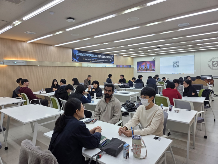 새벽을 여는 CEO 전문가들과 학생들 간의 얼리 어뎁터로서 자리 매김과 지역사회에서 진로찾기 등 대학생들에게 꼭 전하고 싶은 경험담을 이야기하고 있다.