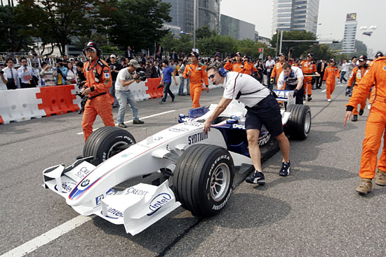 F1 한국 그랑프리 마샬 1,000명 대군 양성