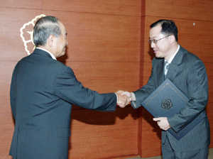 우수연구집단 지정서 수여