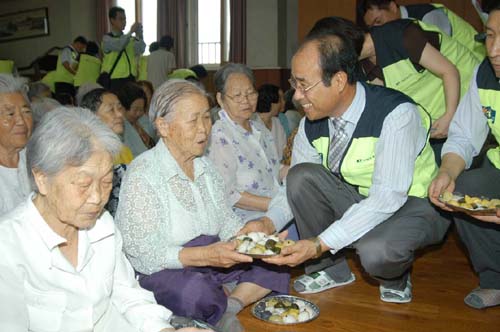 KT전남본부 노인불우시설 위로 방문